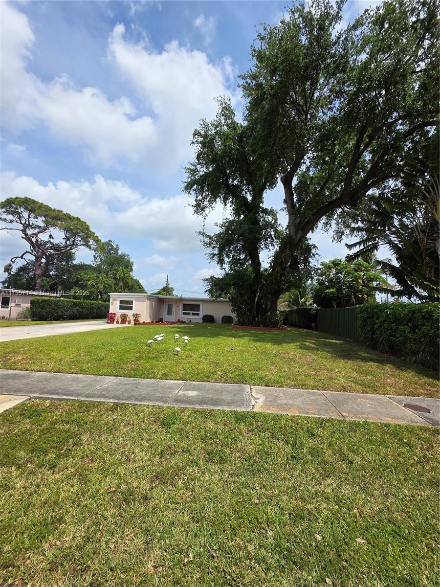 37 Ronald Rd, West Park, Florida image 4
