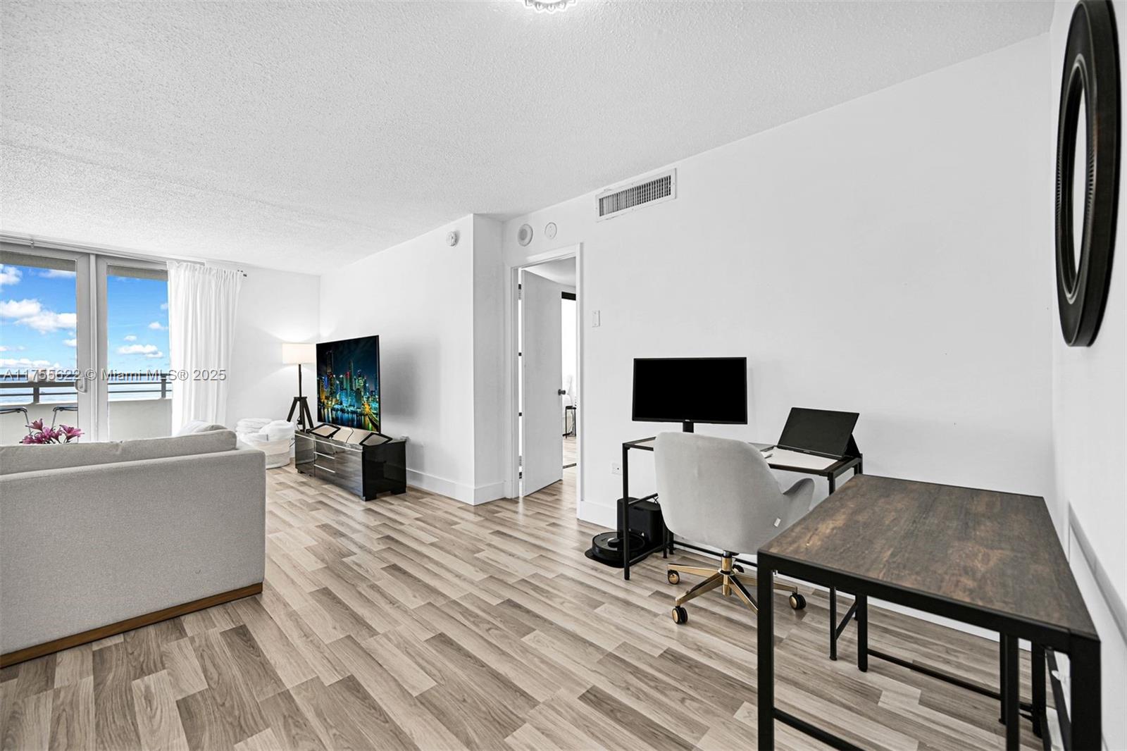 Listing Photo 9