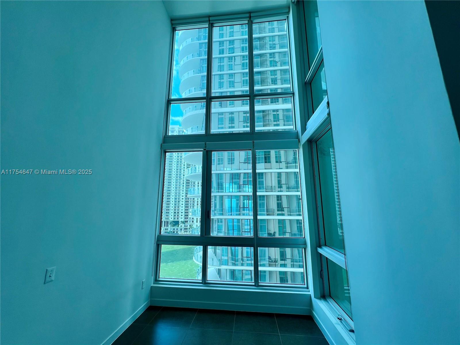 300 S Biscayne Blvd #Loft 1006, Miami FL 33131