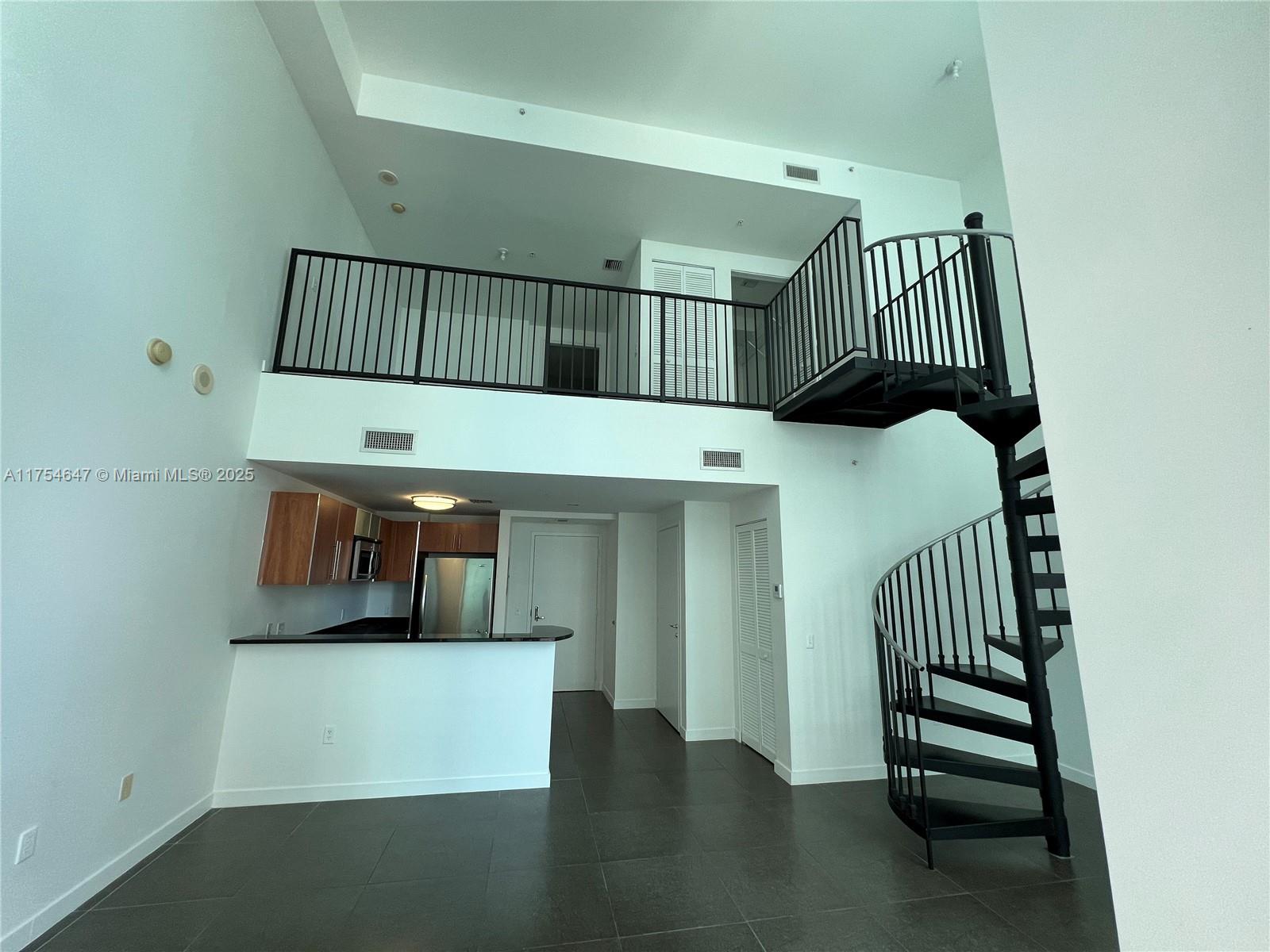 300 S Biscayne Blvd #Loft 1006, Miami FL 33131