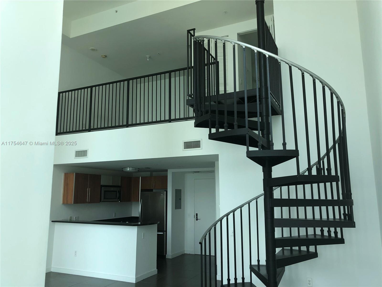 300 S Biscayne Blvd #Loft 1006, Miami FL 33131