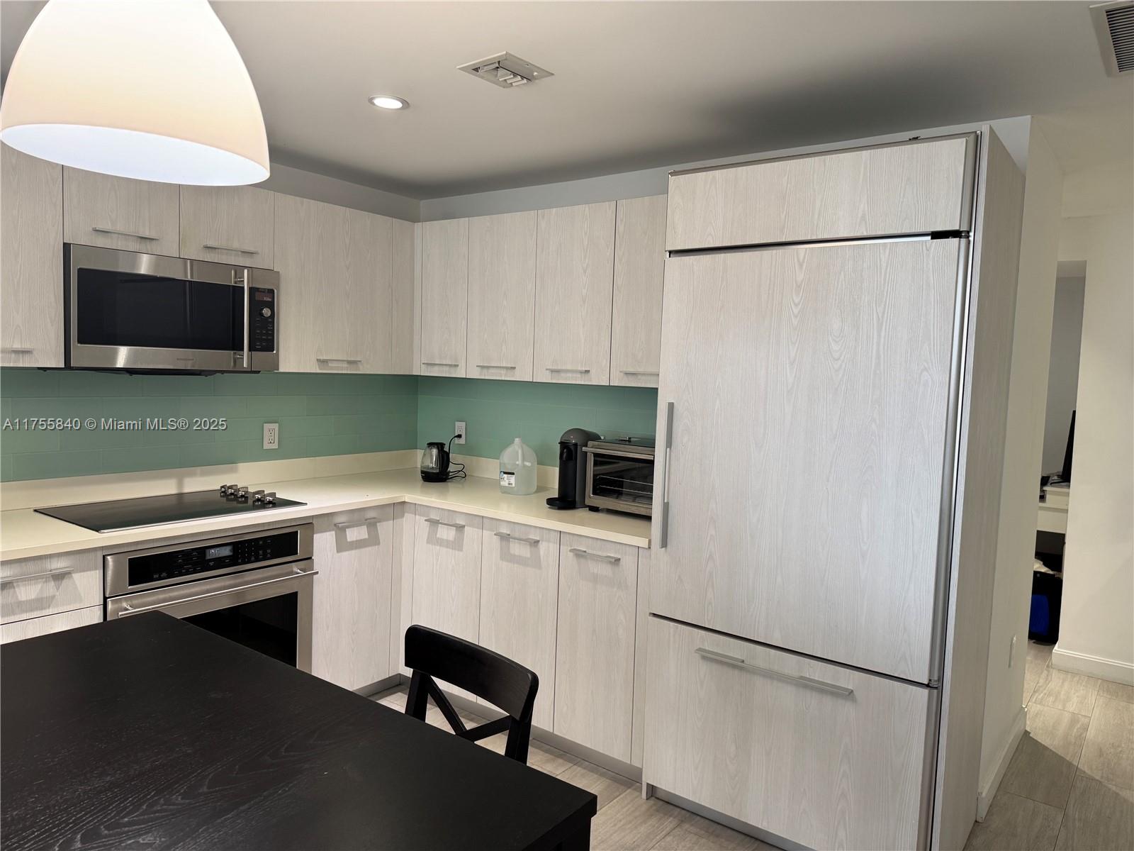 55 SW 9th St #1810, Miami FL 33130