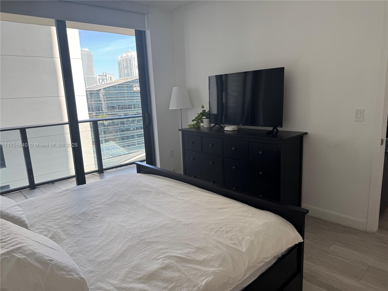 55 SW 9th St #1810, Miami FL 33130