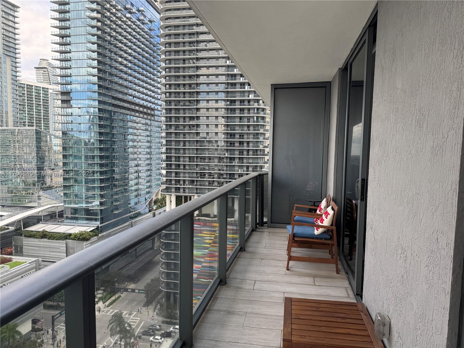 55 SW 9th St #1810, Miami FL 33130