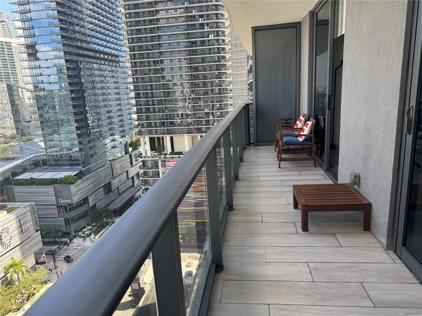 55 SW 9th St #1810, Miami FL 33130