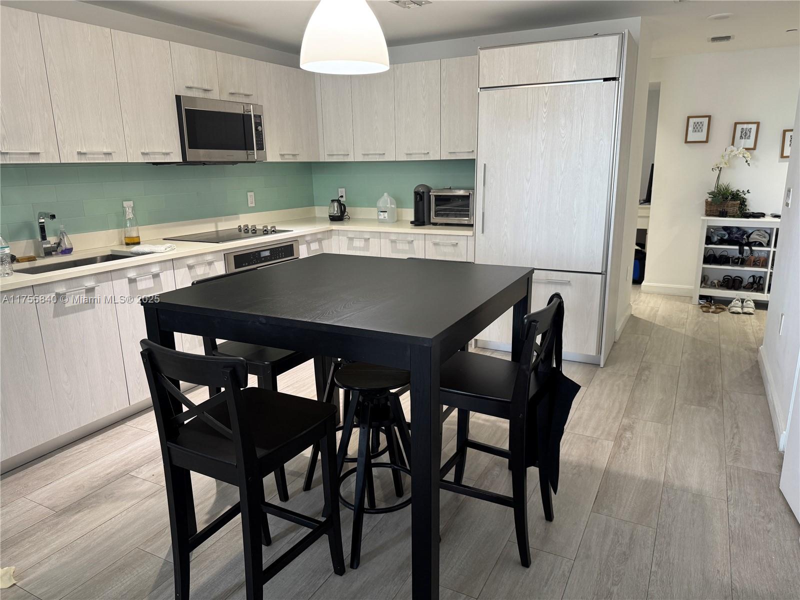55 SW 9th St #1810, Miami FL 33130
