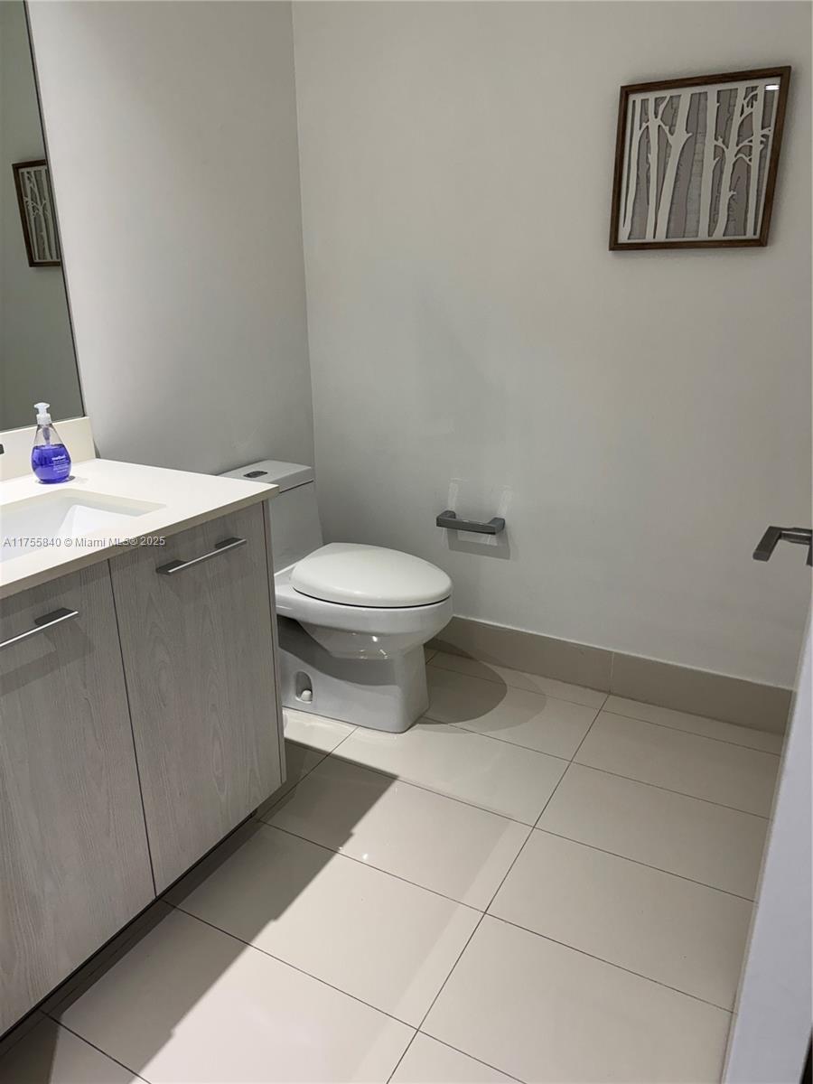 55 SW 9th St #1810, Miami FL 33130