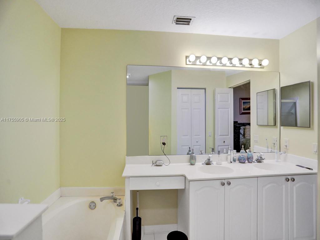 1020 Via Jardin #1020, Riviera Beach, Florida image 25