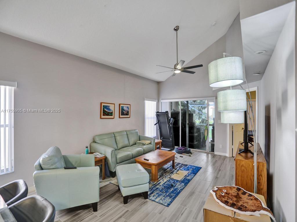 1020 Via Jardin #1020, Riviera Beach, Florida image 6