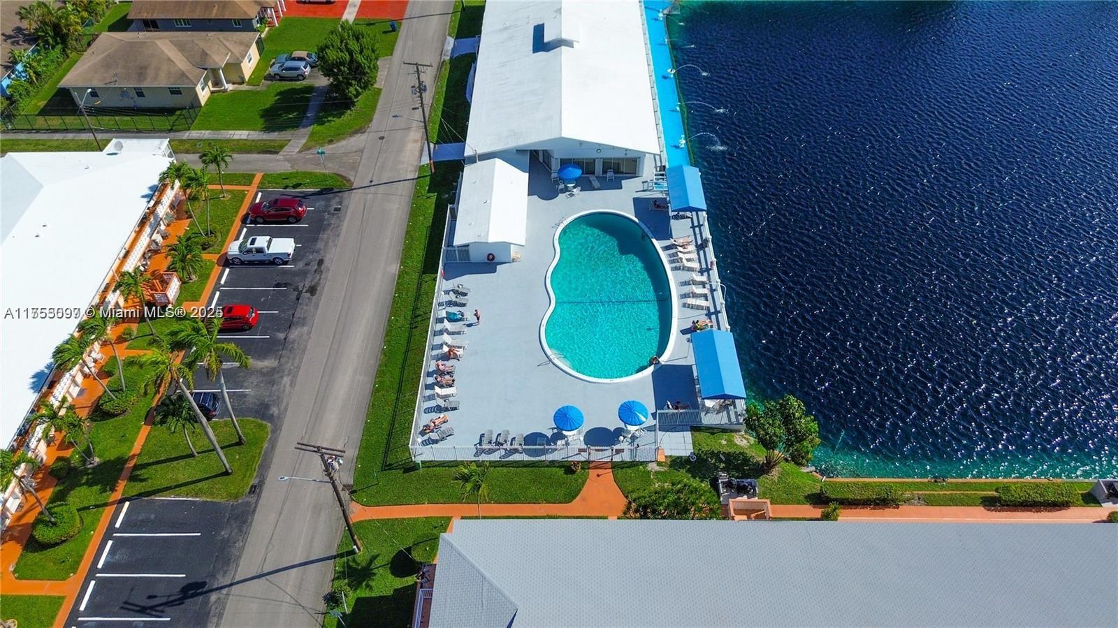 900 SW 10th Ter #16S, Hallandale Beach, Florida image 23