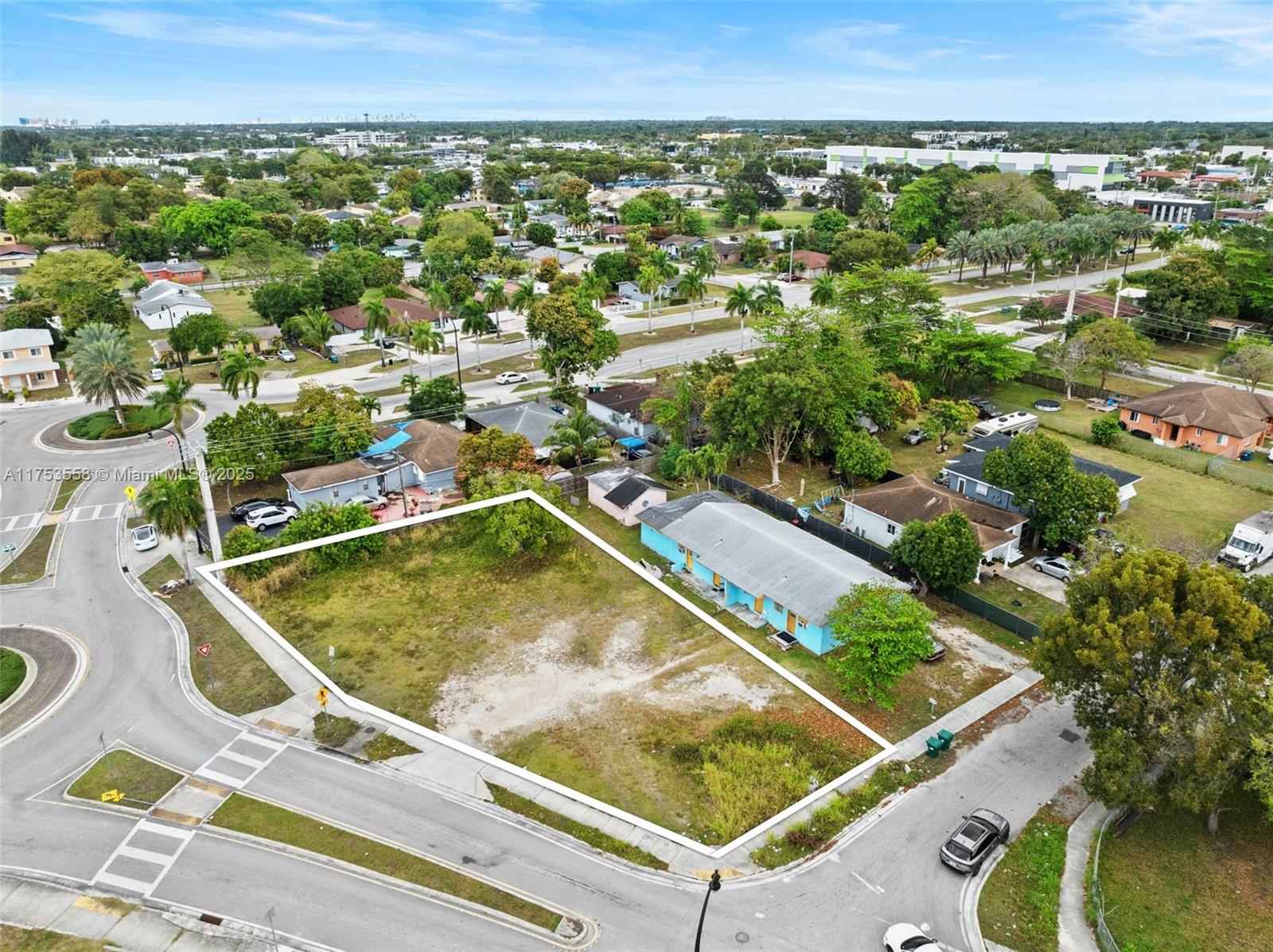 101 W Indigo, Perrine, Florida image 12