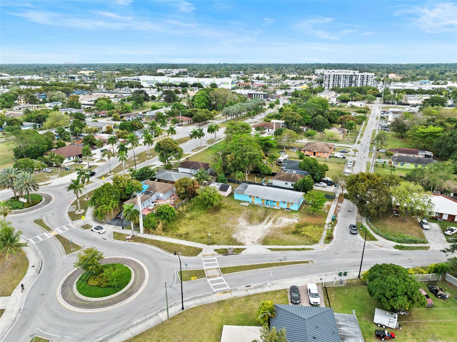 101 W Indigo, Perrine, Florida image 13
