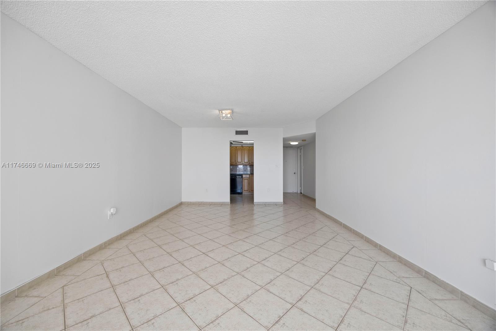 2750 NE 183rd St #2601, Aventura, Florida image 11