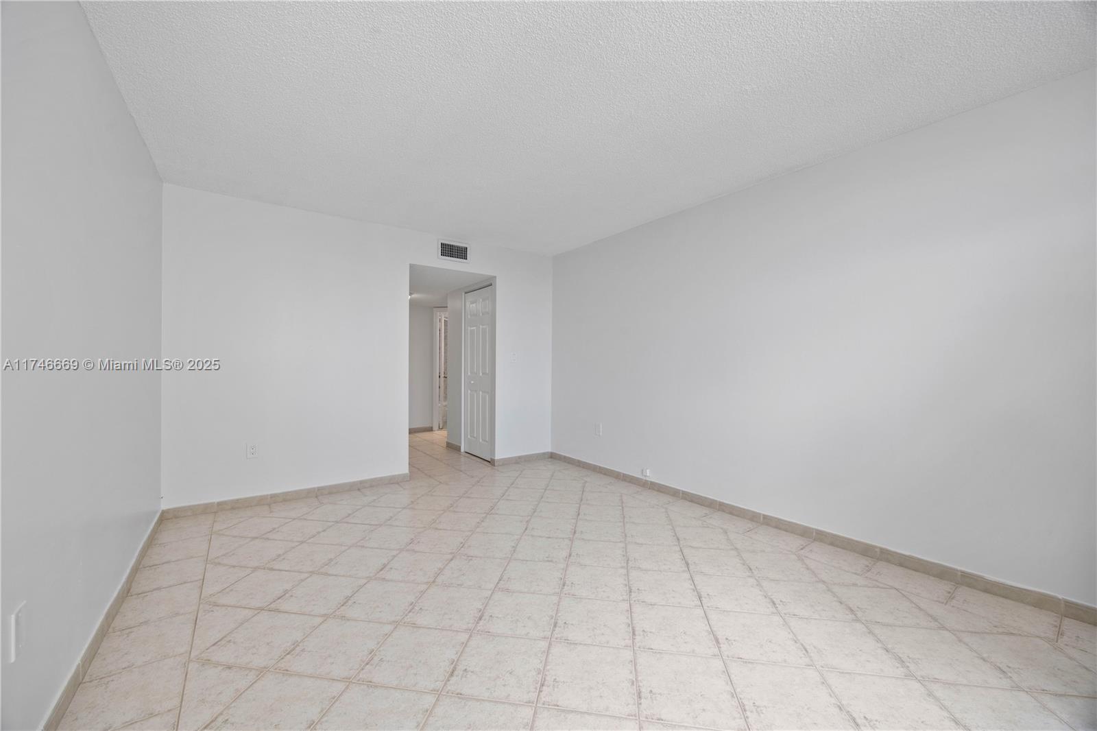 2750 NE 183rd St #2601, Aventura, Florida image 13