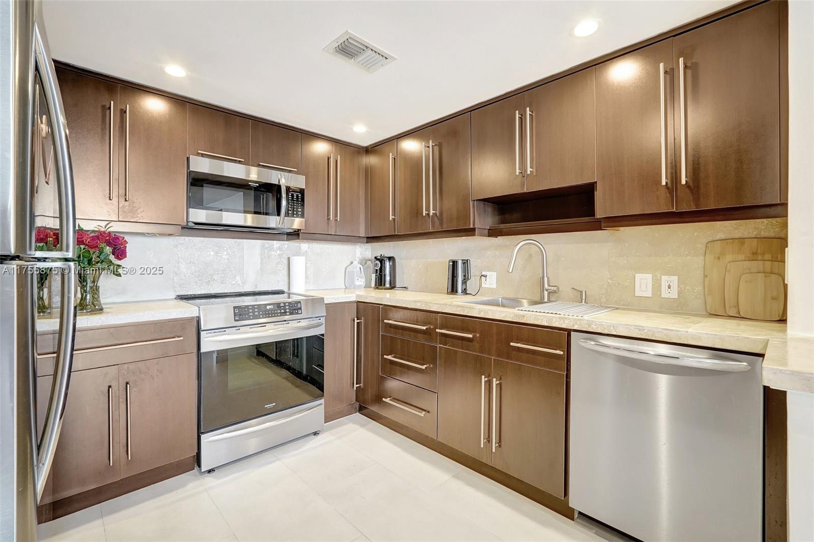 3675 N Country Club Dr #2310, Aventura, Florida image 20