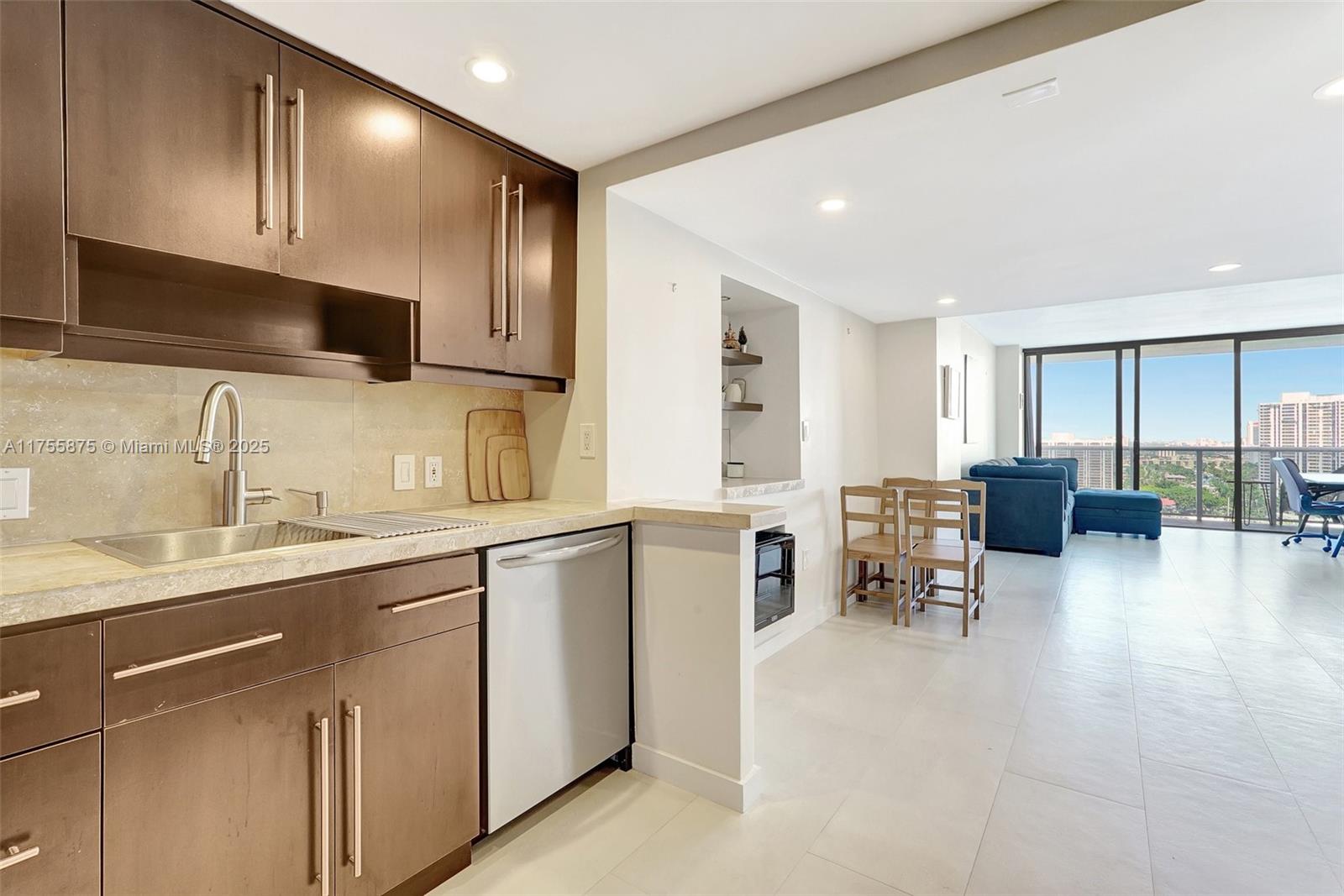 3675 N Country Club Dr #2310, Aventura, Florida image 21