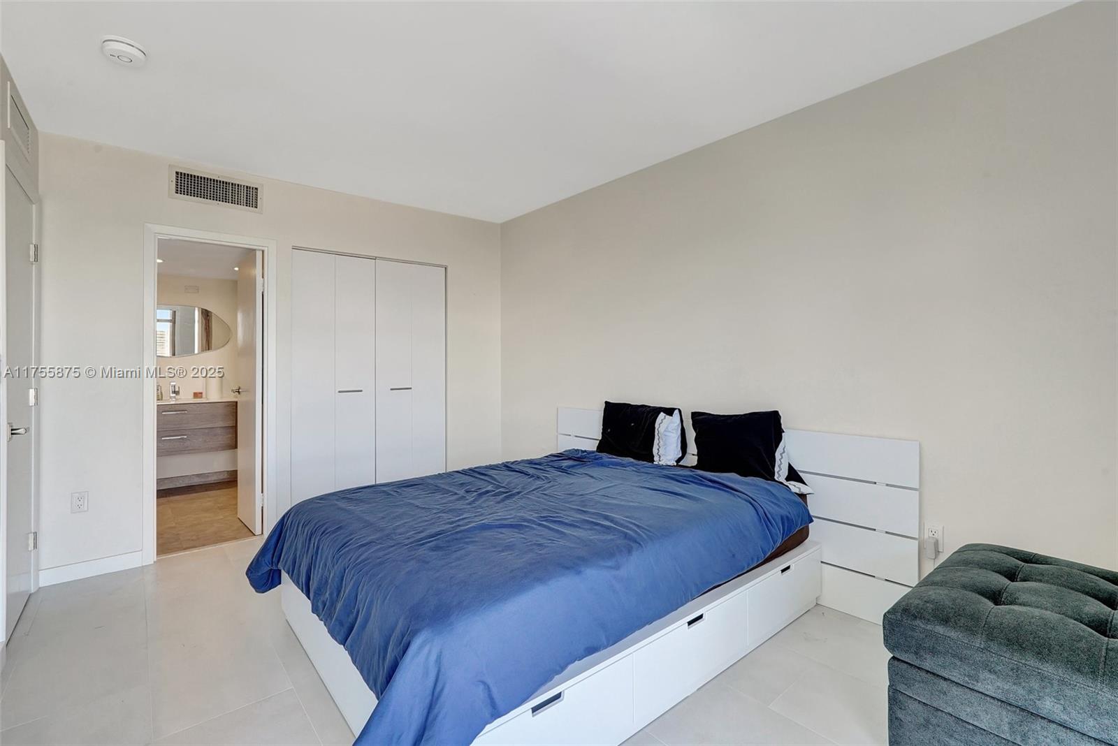 3675 N Country Club Dr #2310, Aventura, Florida image 25