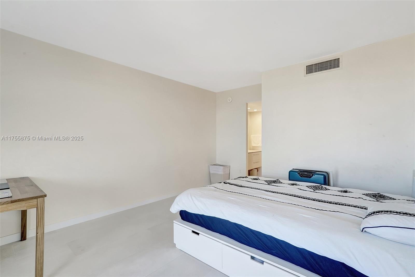 3675 N Country Club Dr #2310, Aventura, Florida image 31