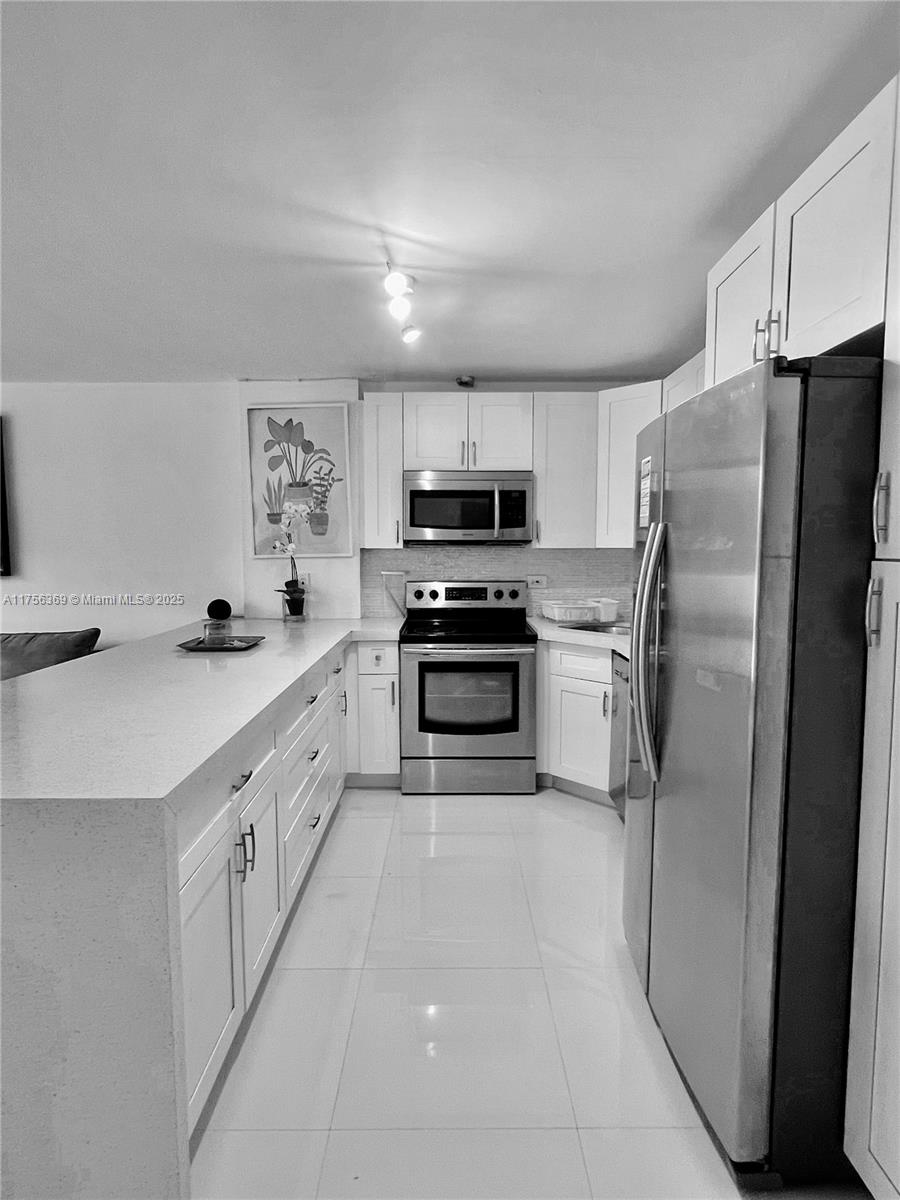 2801 NE 183rd St #215W, Aventura, Florida image 3