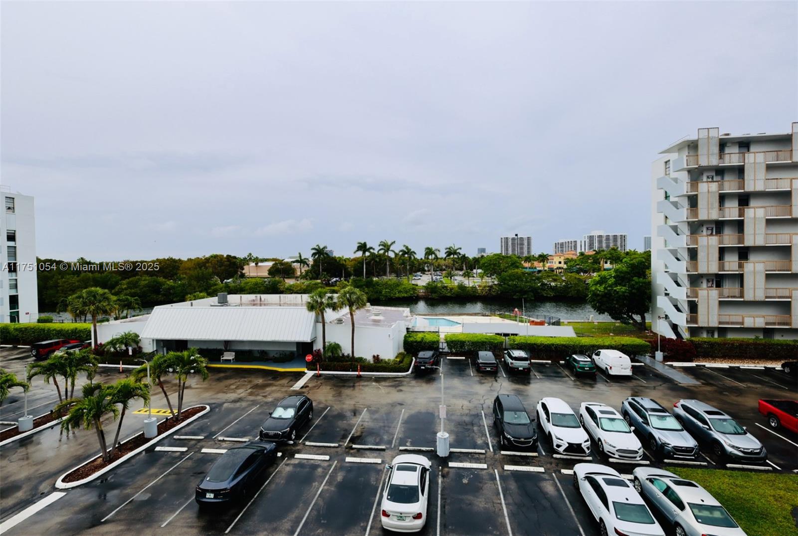 Listing Photo 11