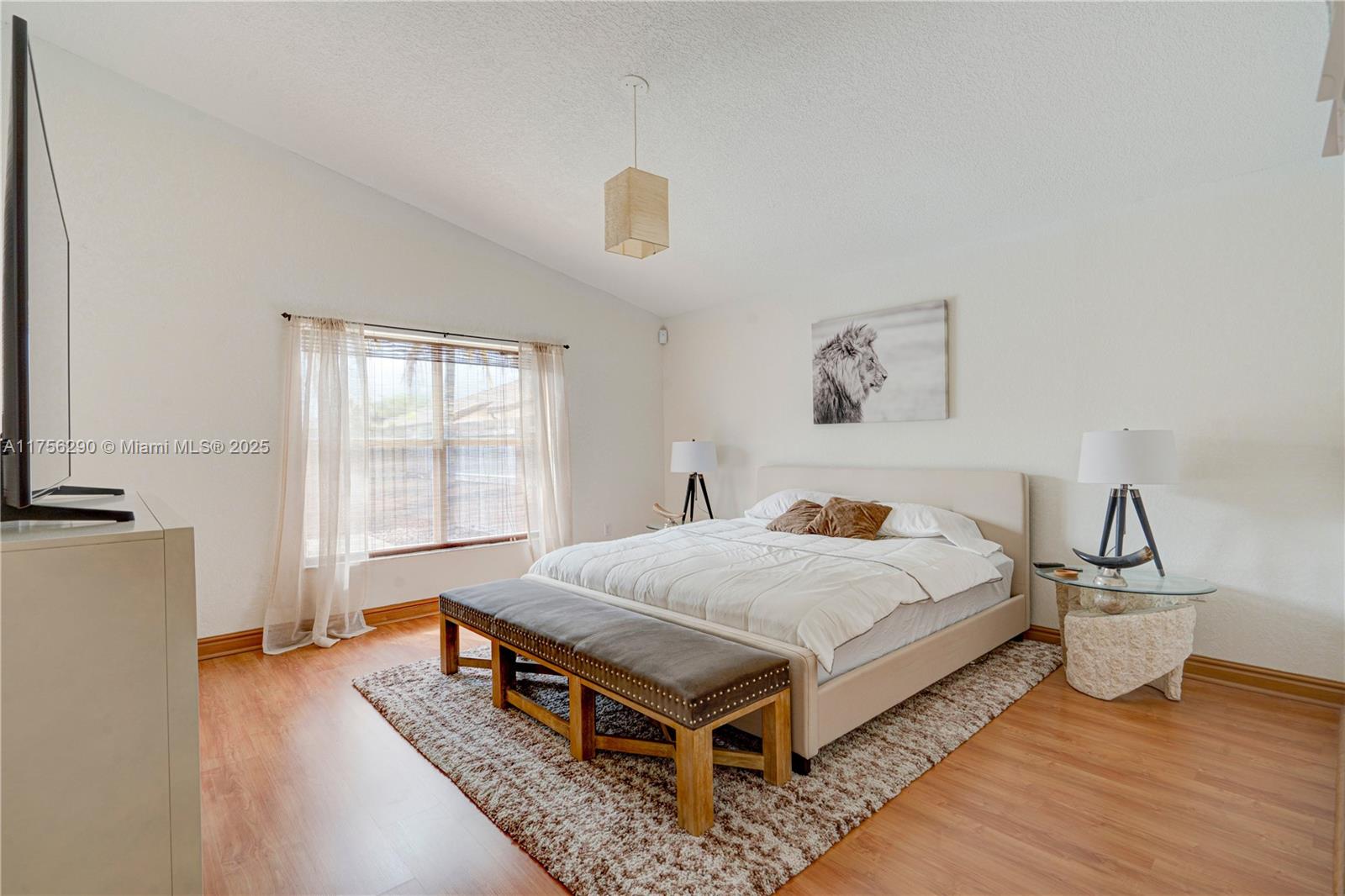Listing Photo 9