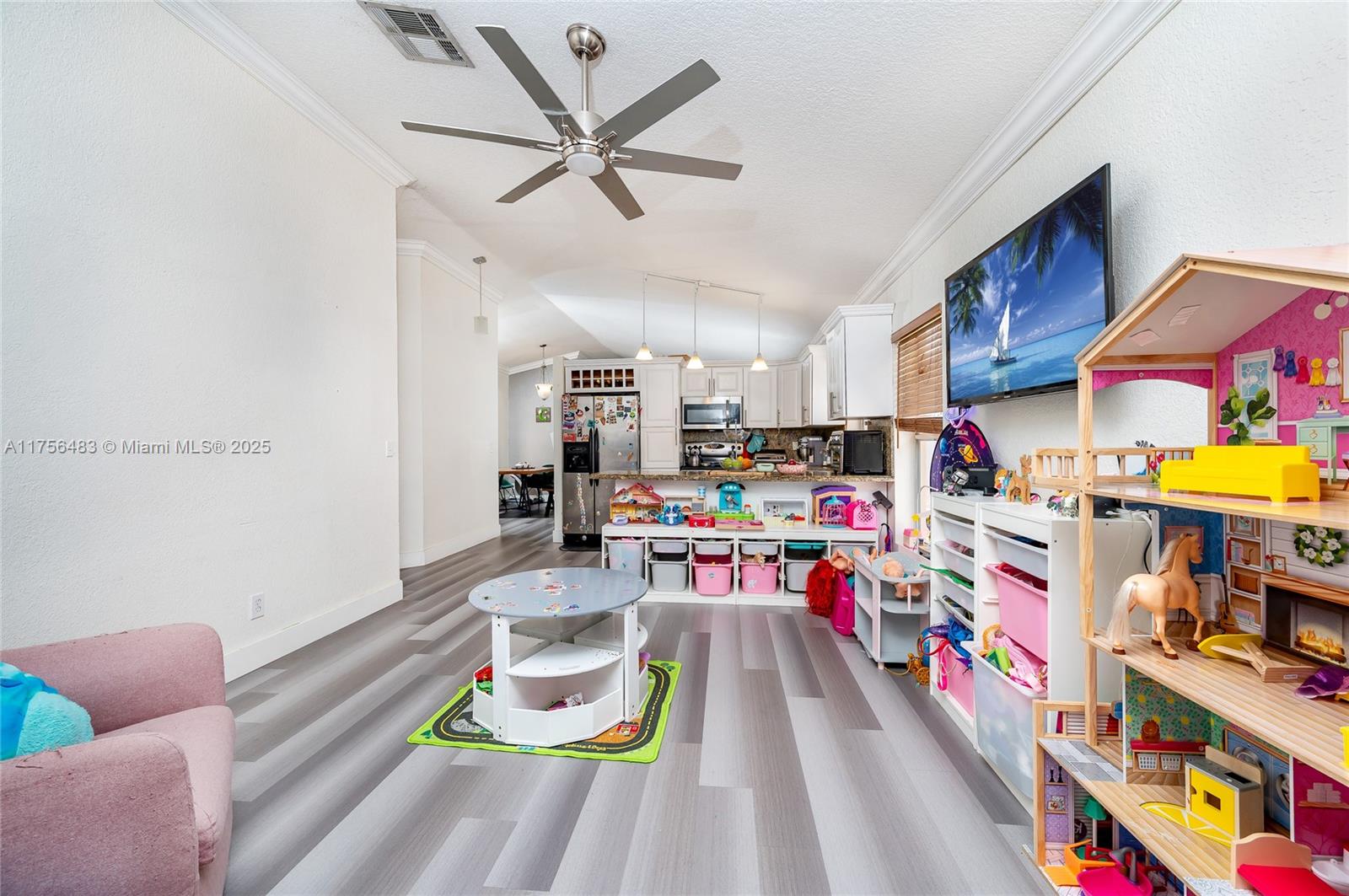 Listing Photo 10
