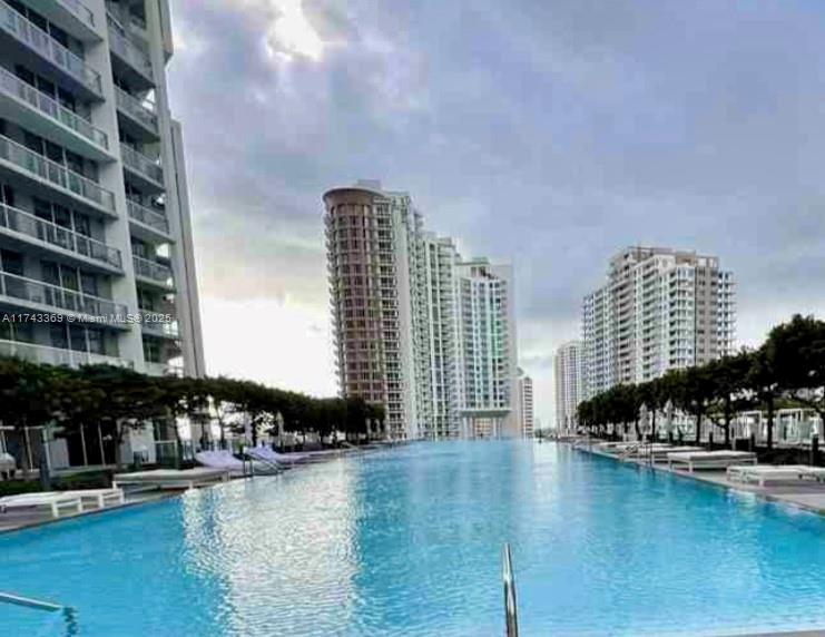 Stunning unit with DOUBLE HEIGHT CEILING in the desirable 07 line at the ICON Brickell. Spacious apartment with 2 Bed, 2 Bath plus Den with a Balcony in every Bedroom and Living room. The unit on floor 41 with floor to ceiling windows features breathtaking views to the Bay, river and City. The unit features European appliances. ICON offers incredible amenities, such as 3 Pools, Gym, Security, Valet Parking, Pilates and spinning room, movie theater and others .