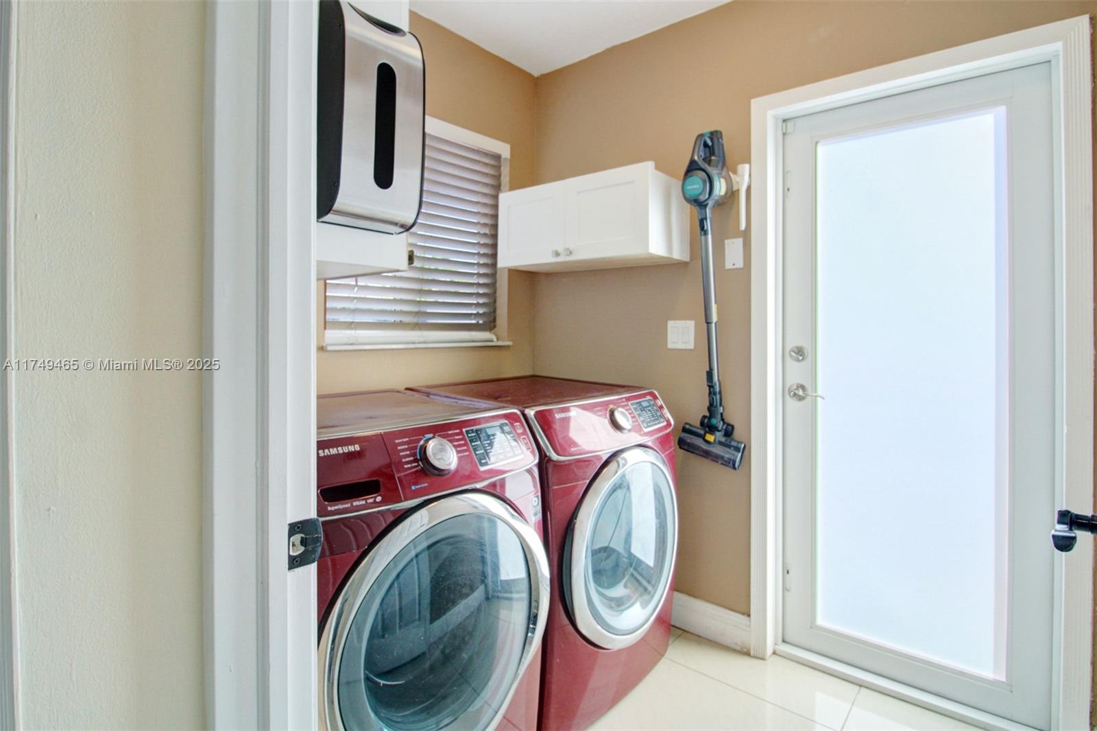 Listing Photo 11