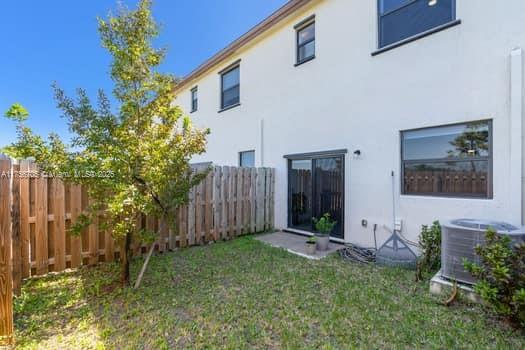 Listing Photo 12
