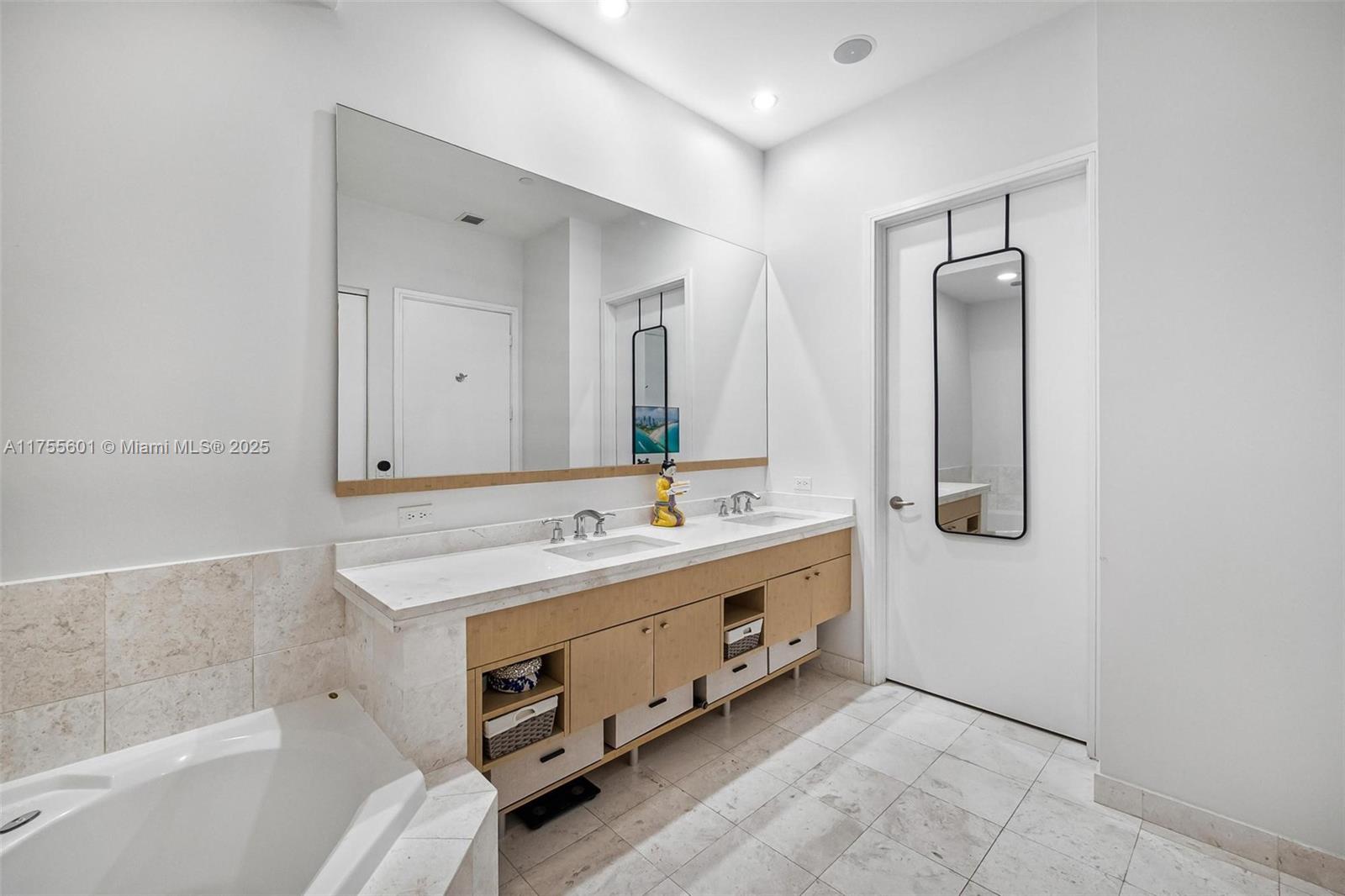 900 Brickell Key Blvd #2105, Miami FL 33131