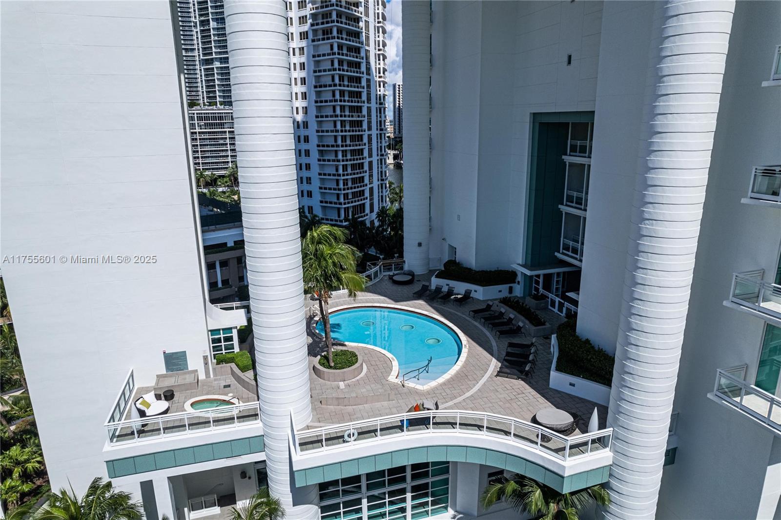 900 Brickell Key Blvd #2105, Miami FL 33131