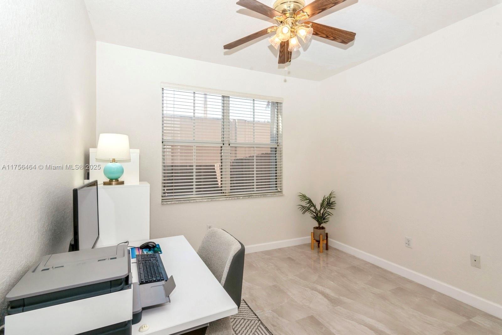 11200 NW 74th Ter, Doral, Florida image 13