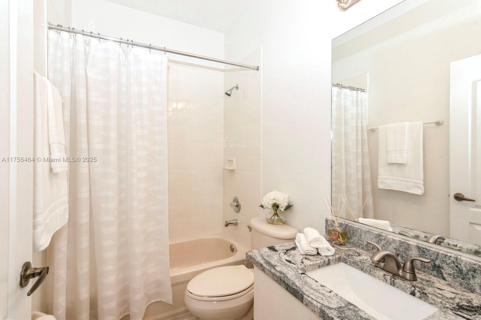 11200 NW 74th Ter, Doral, Florida image 14