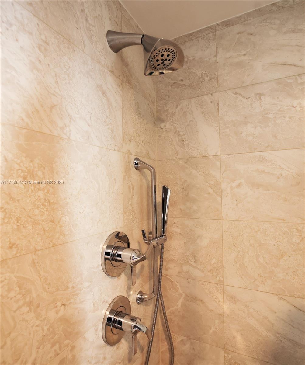 488 NE 18th St #5000, Miami, Florida image 34