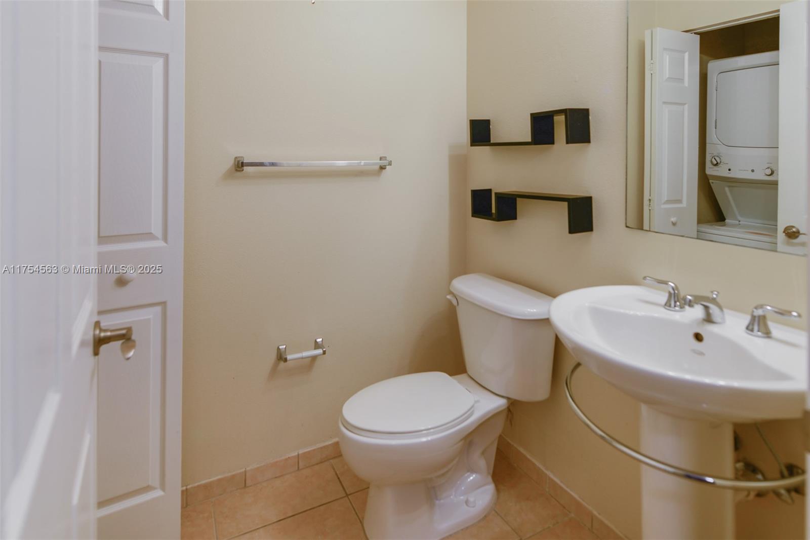 3001 NE 185th St #209, Aventura FL 33180