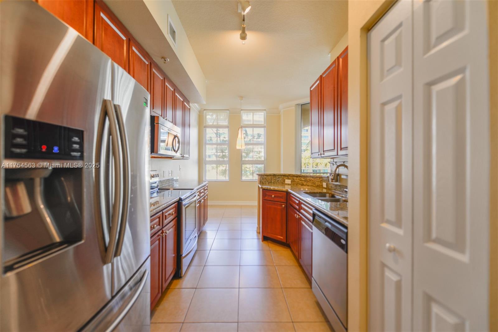 3001 NE 185th St #209, Aventura FL 33180