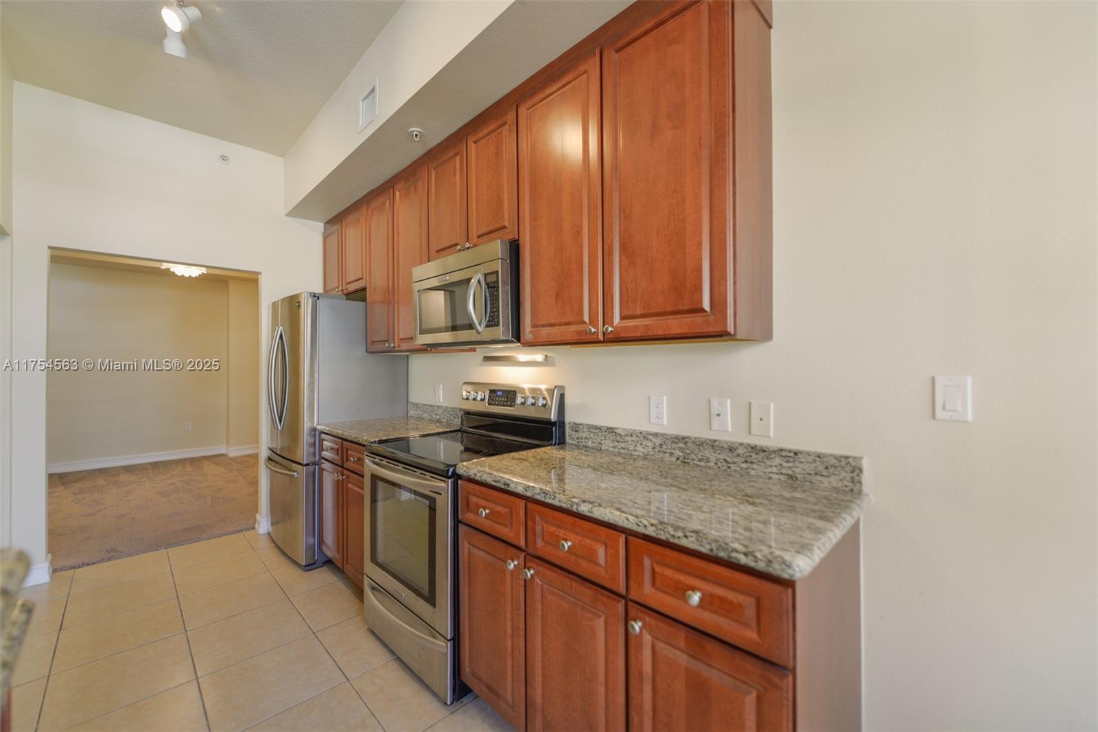 3001 NE 185th St #209, Aventura FL 33180