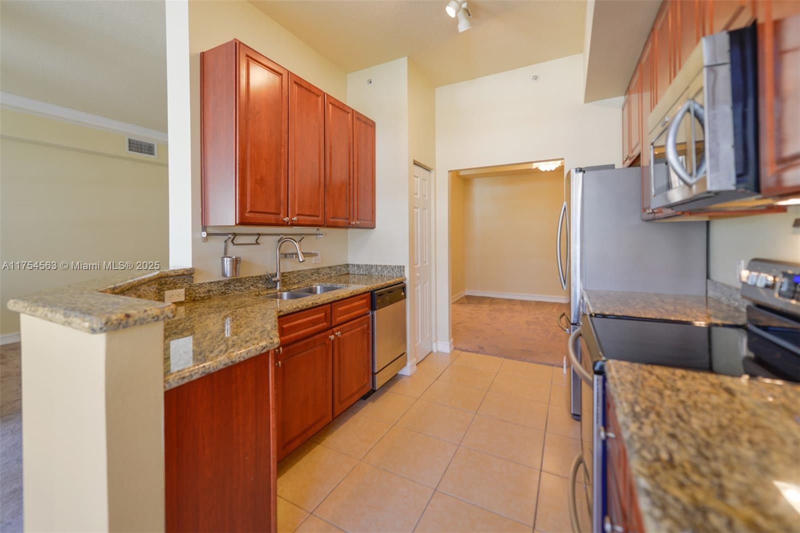 3001 NE 185th St #209, Aventura FL 33180