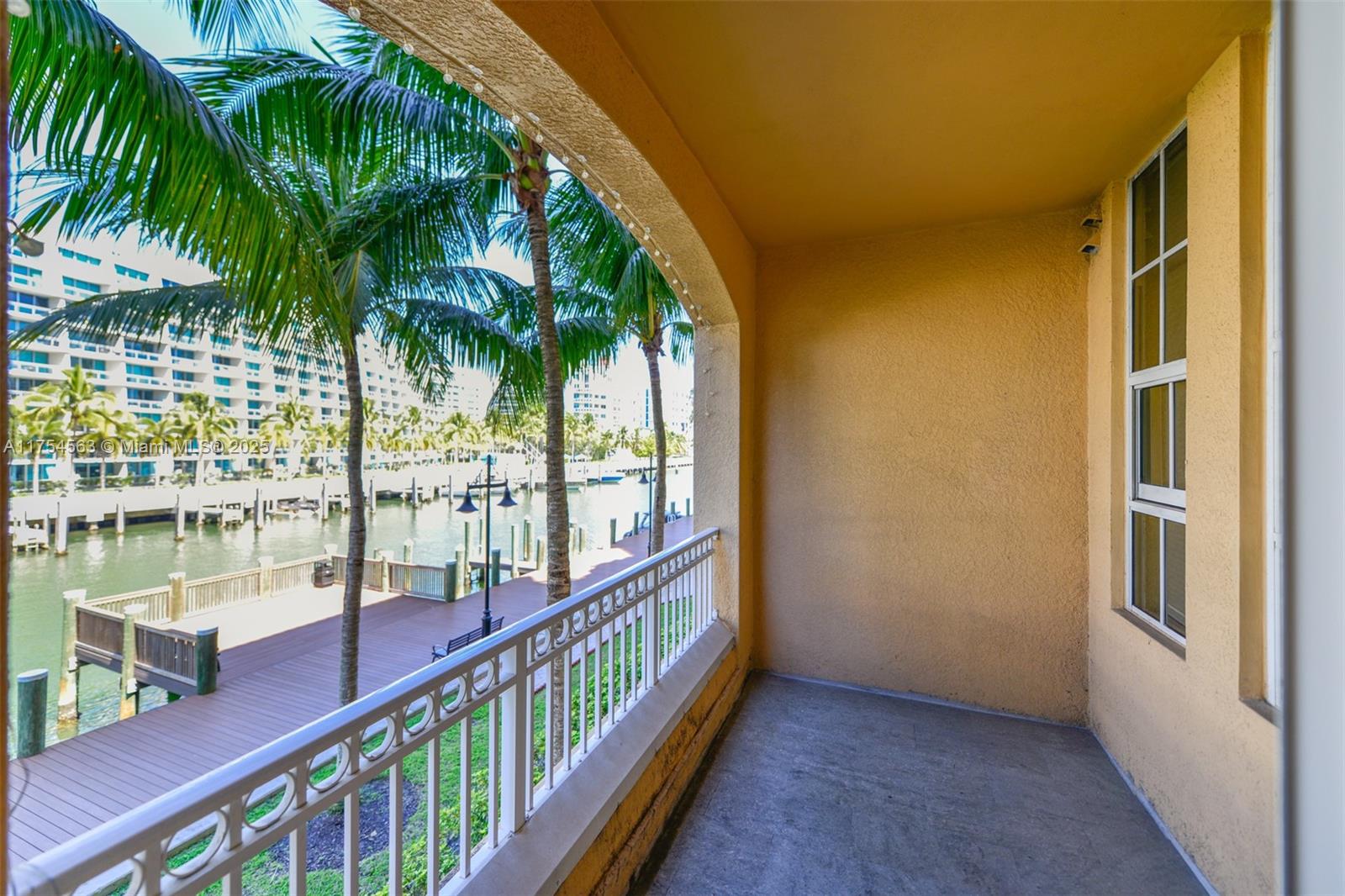 3001 NE 185th St #209, Aventura FL 33180