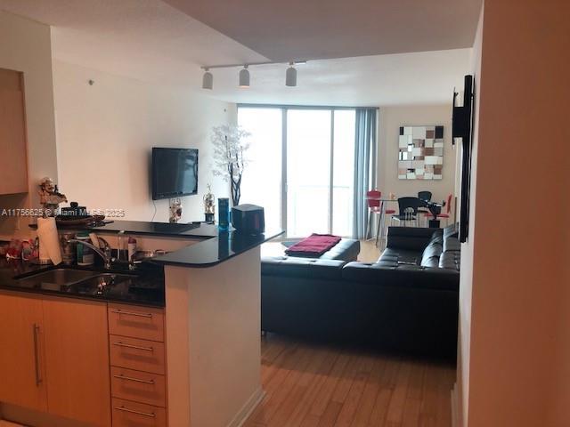 325 S Biscayne Blvd #3117, Miami FL 33131