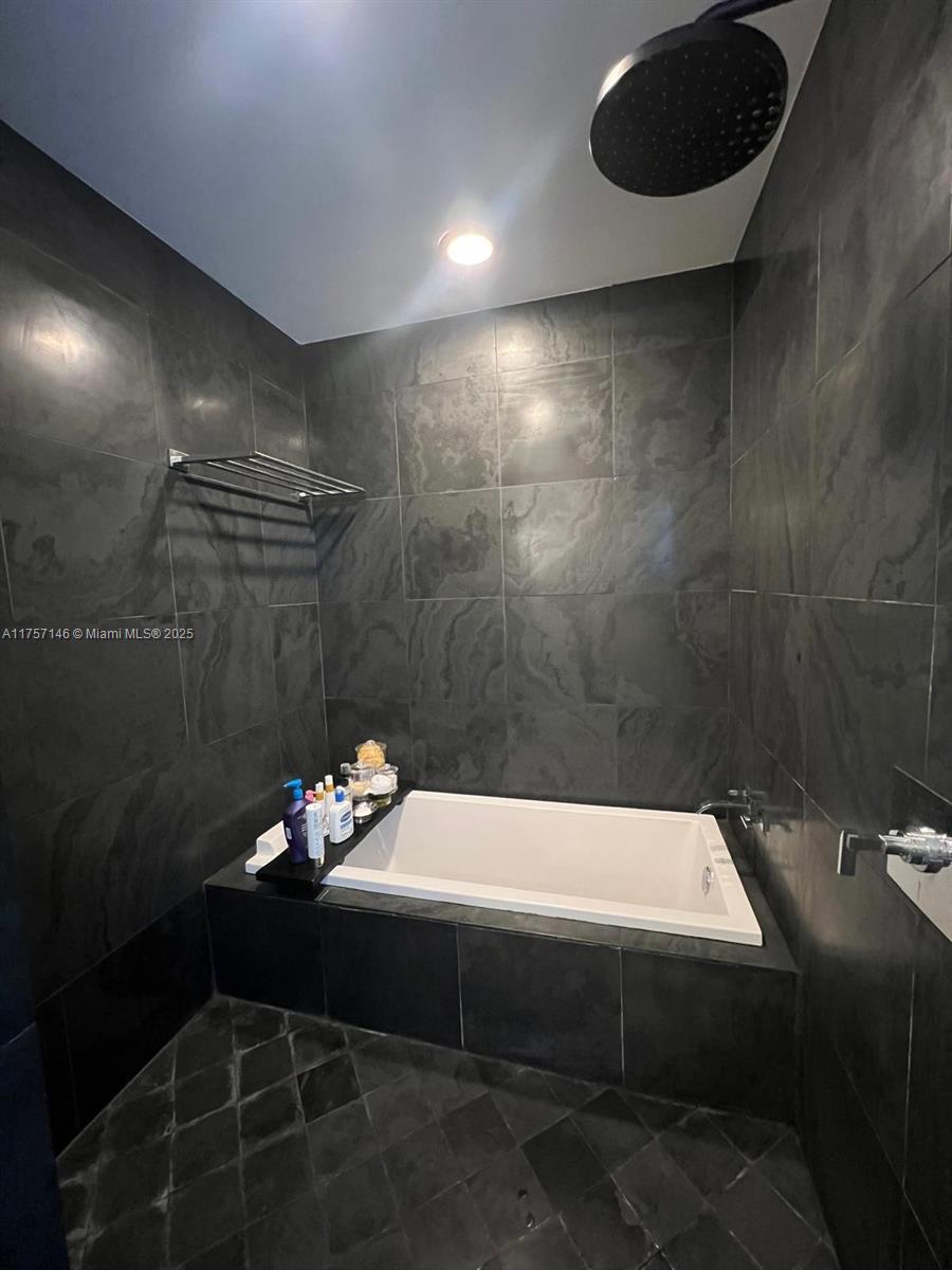 900 Biscayne Blvd #4108, Miami FL 33132