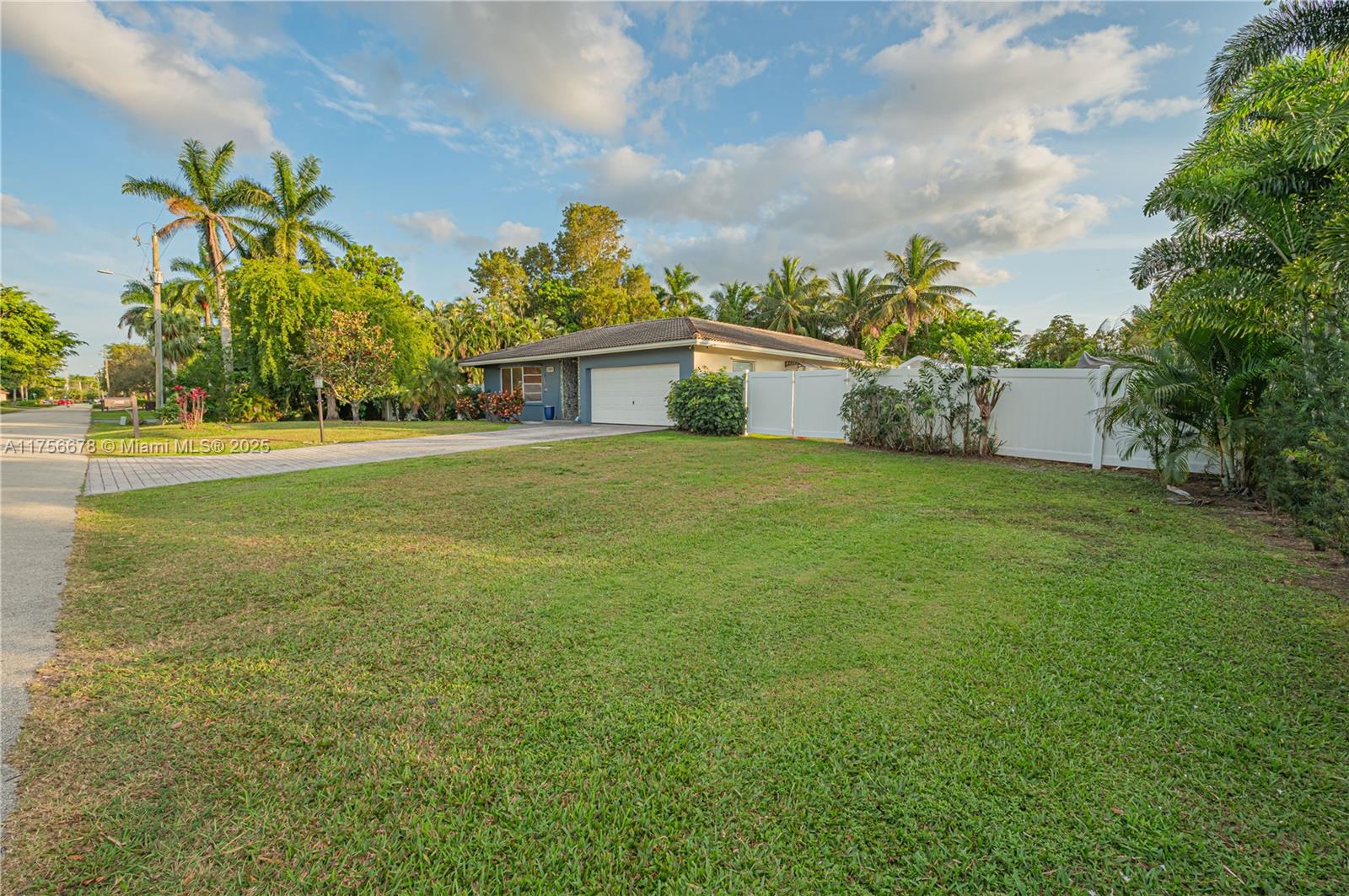 11400 Tara Dr, Plantation, Florida image 4