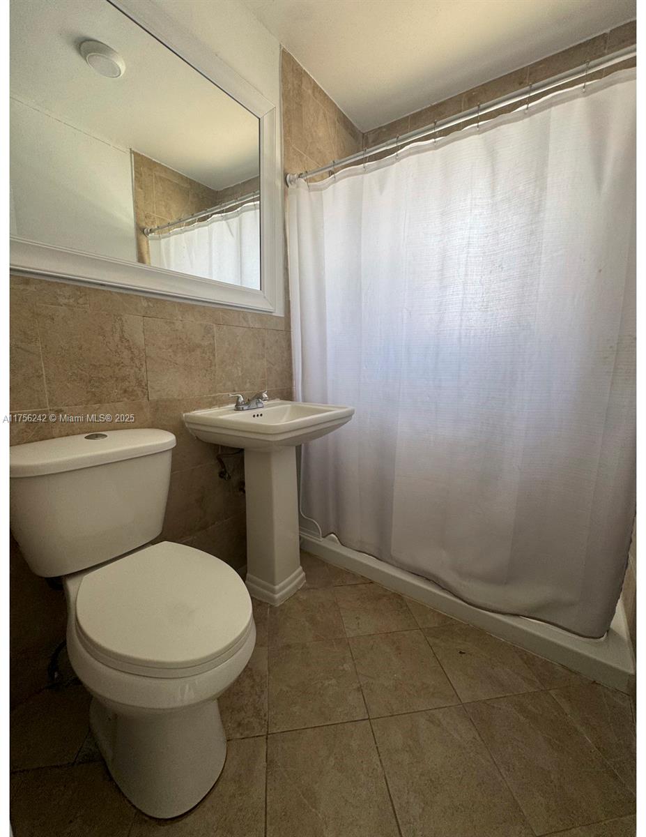 2318 Scott St, Hollywood, Florida image 13