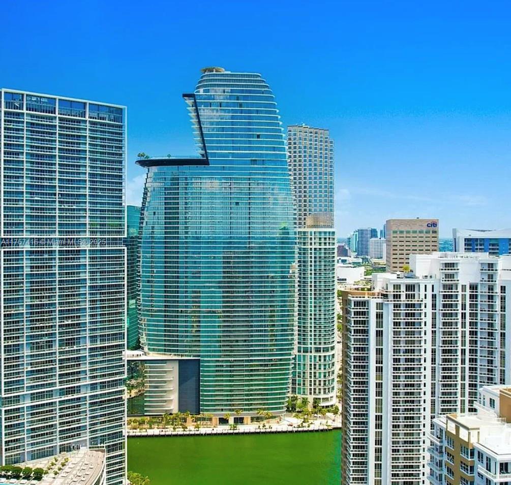 300 Biscayne Boulevard Way, Miami, Florida image 1