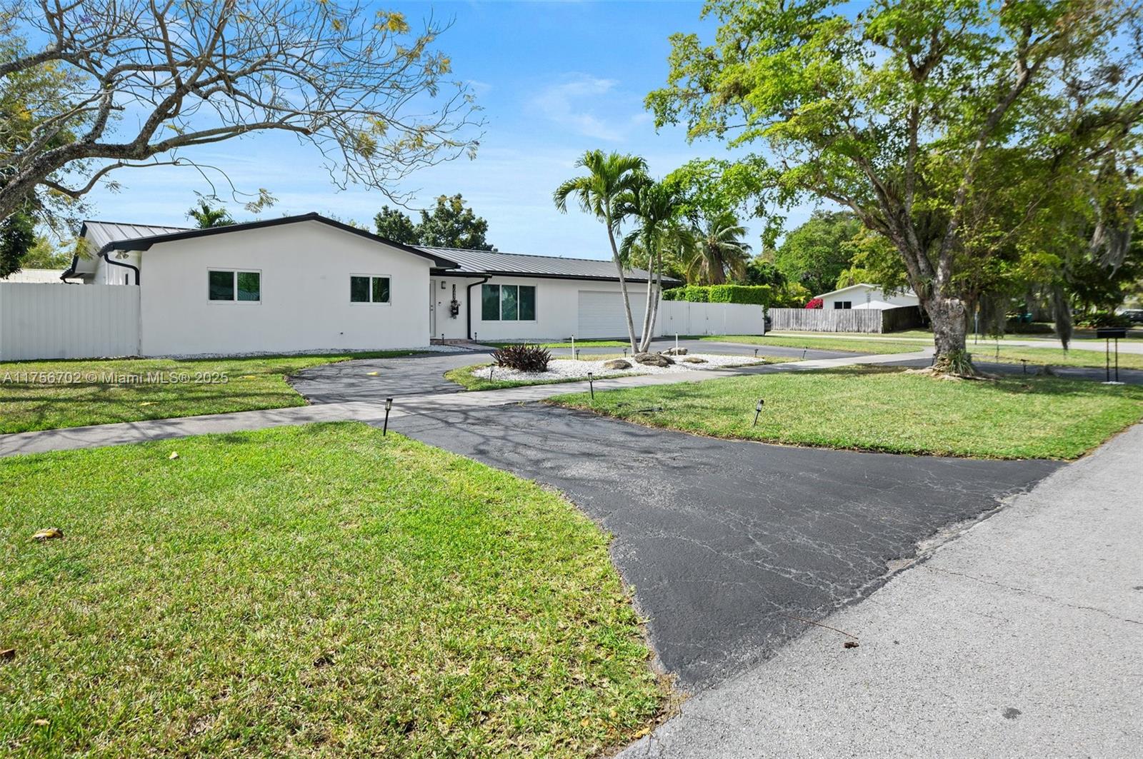 10880 SW 120th St, Miami, Florida image 3