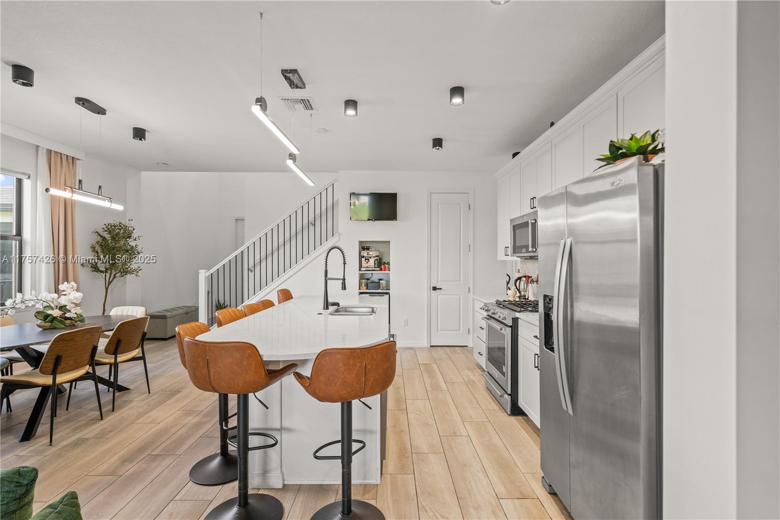 4461 Waterside Drive, Oakland Park, Florida image 3