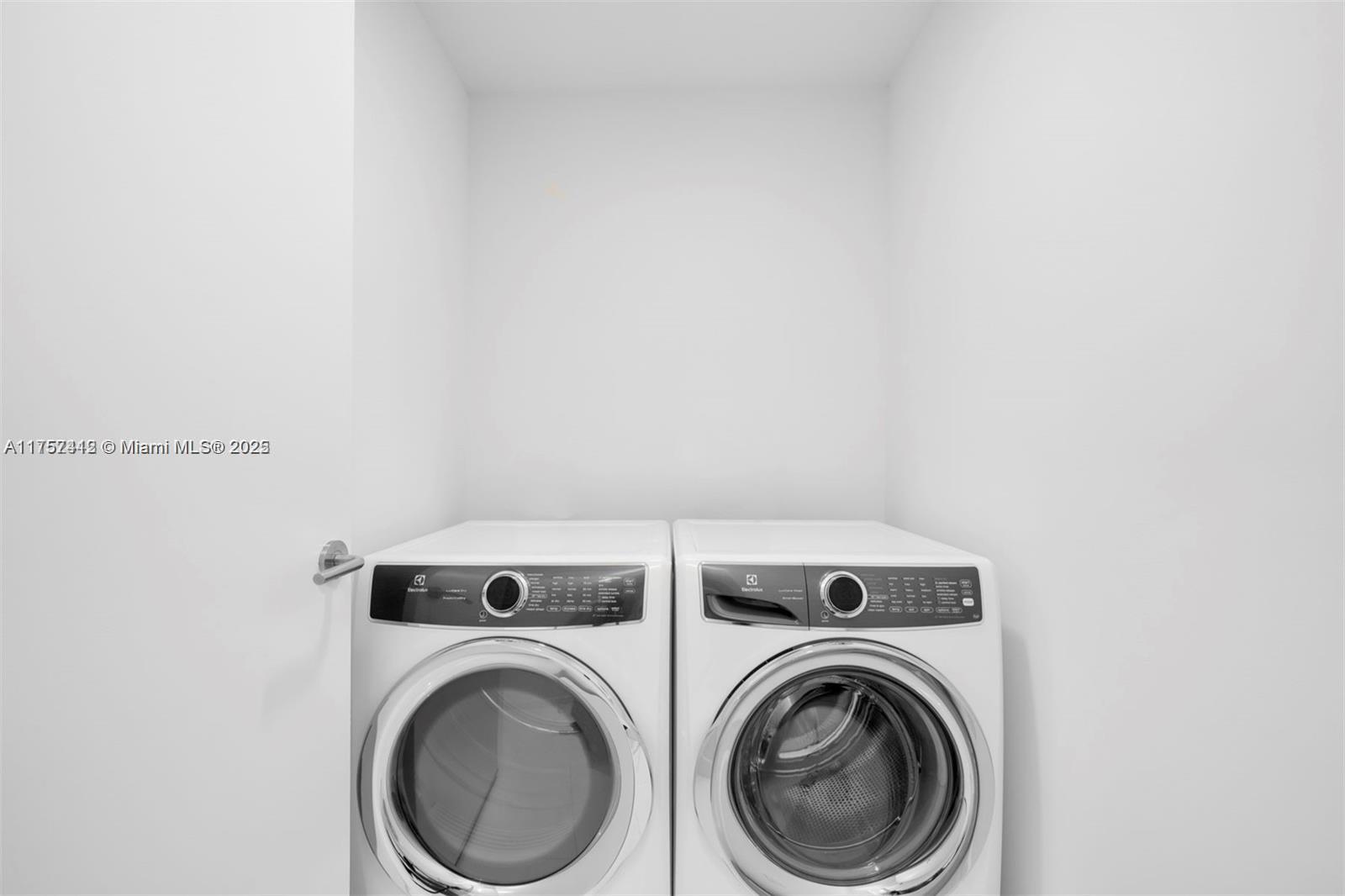 851 NE 1st Ave #905, Miami FL 33132