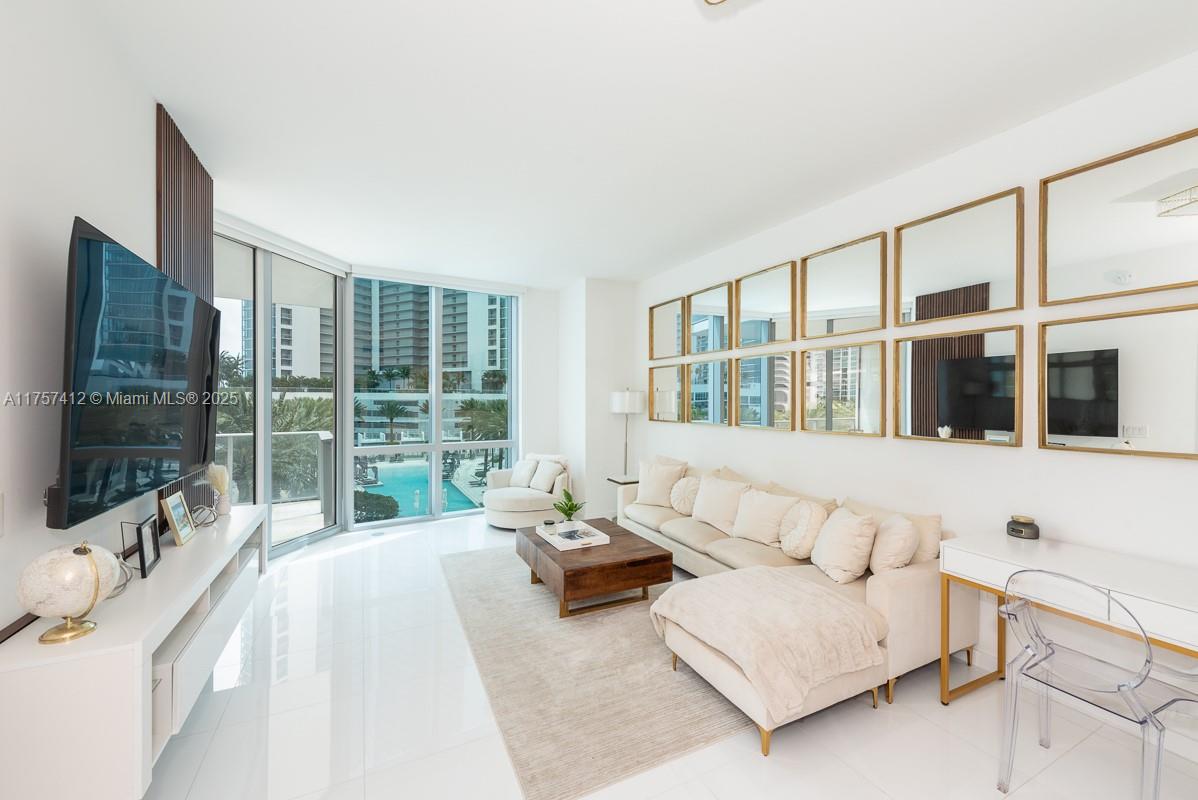 851 NE 1st Ave #905, Miami FL 33132