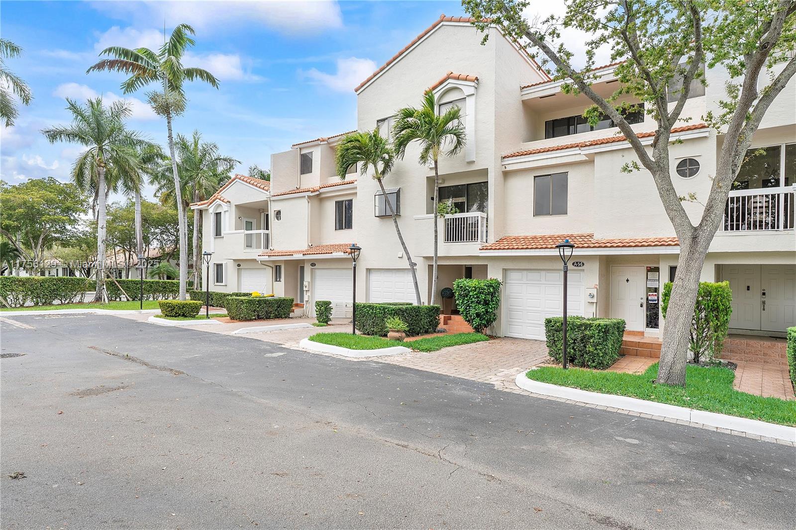 21375 Marina Cove Cir #14-A, Aventura, Florida image 3