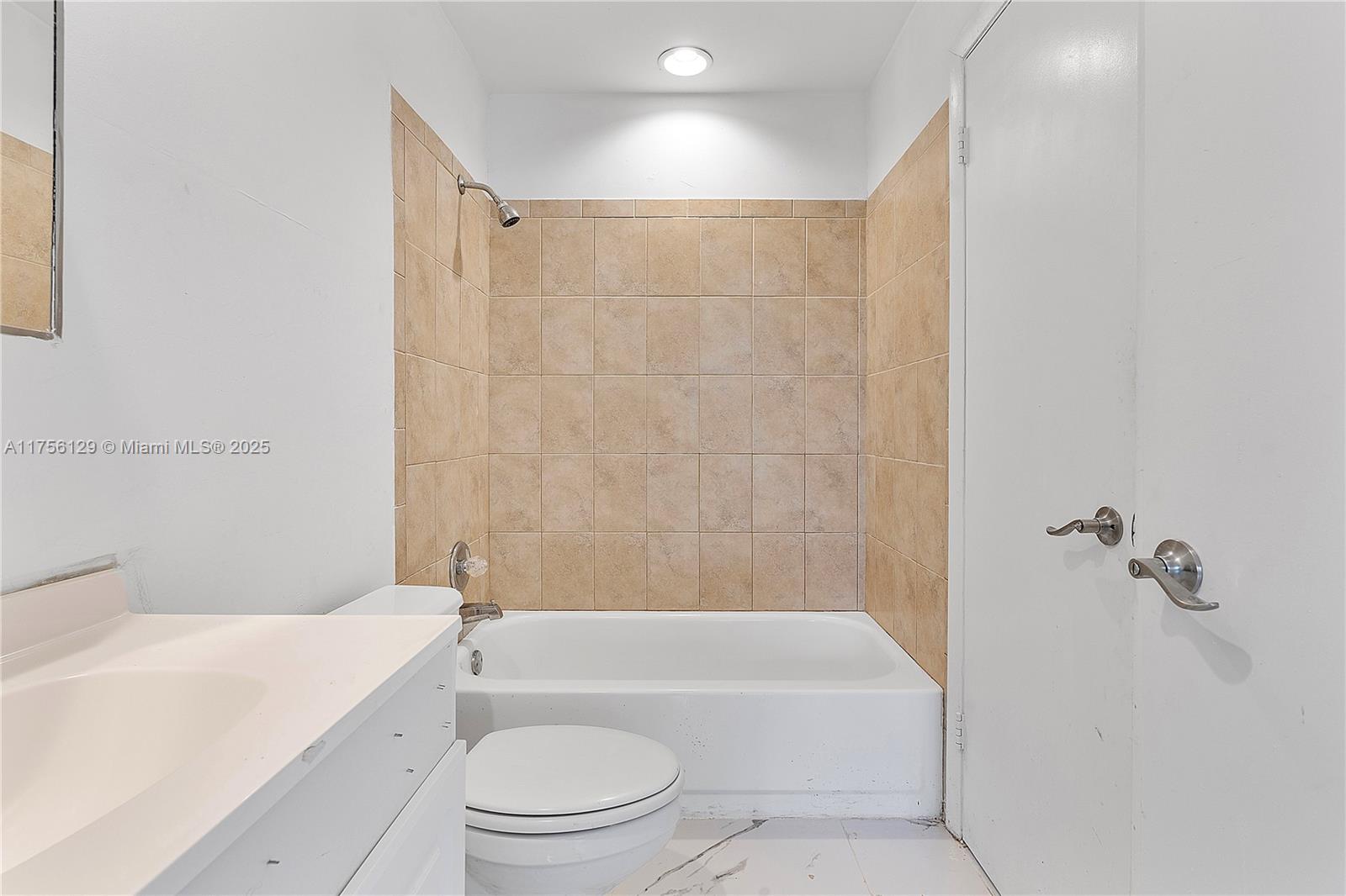 21375 Marina Cove Cir #14-A, Aventura, Florida image 35